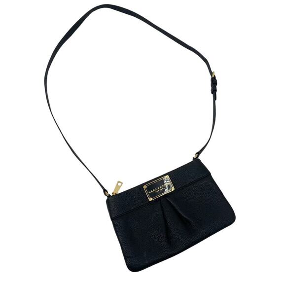 MARC JACOBS NEW YORK Shoulder Bag Black Ruched Leather Adjustable Strap Zipper - Picture 2 of 10